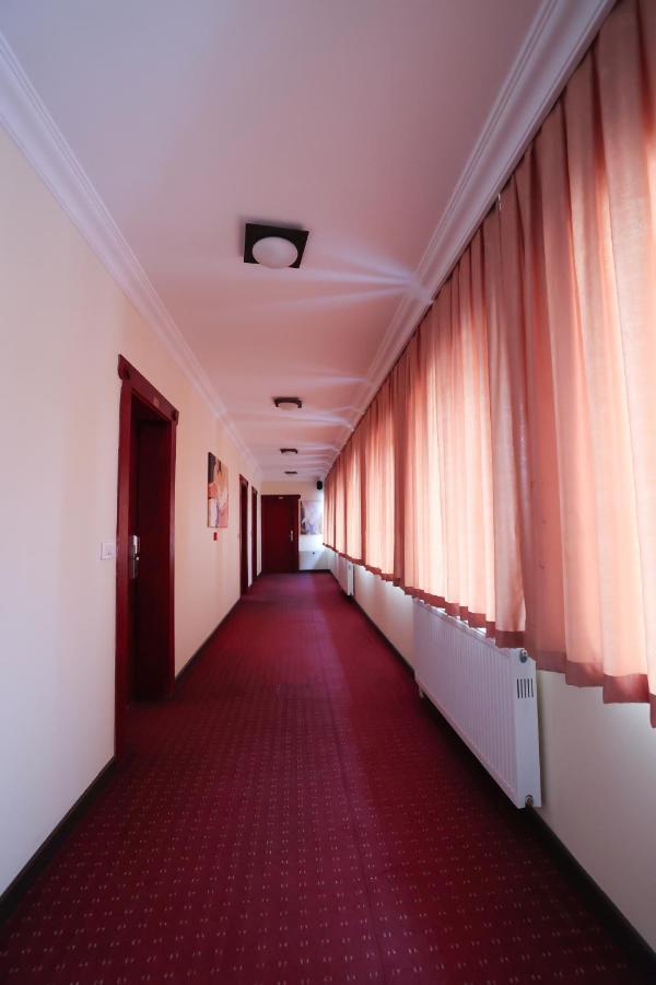 Hotel Lybeten Φεριζάι Εξωτερικό φωτογραφία